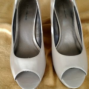 Bandolino patent leather peep toe pump